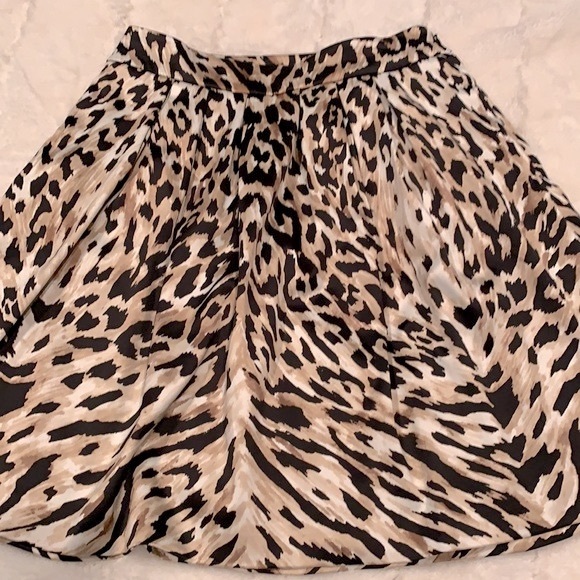 WHBM Sateen Leopard Print Pleated Skirt Sz 4 - Picture 6 of 10